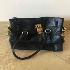 Black leather Michael Kors medium-sized purse